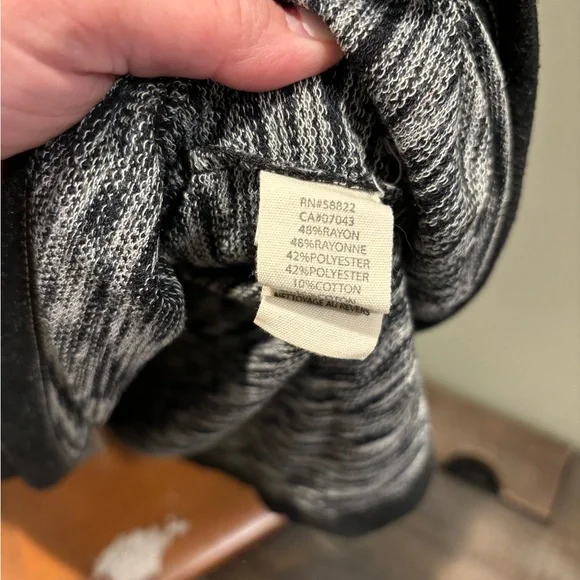 Max Studio (Weekend) Ladies Dress.  Black and Gray.  Size Large. - Picture 4 of 5